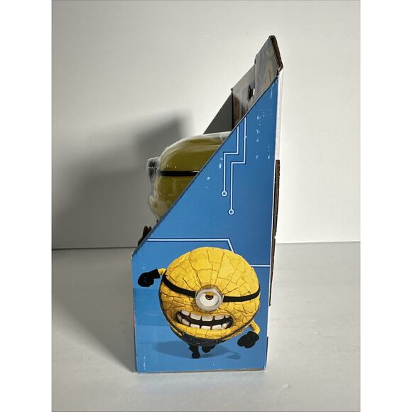 Despicable Me 4 Jerry Mega Minion Crash & Roll Figure with 3 roaches toys NEW - Picture 4 of 4